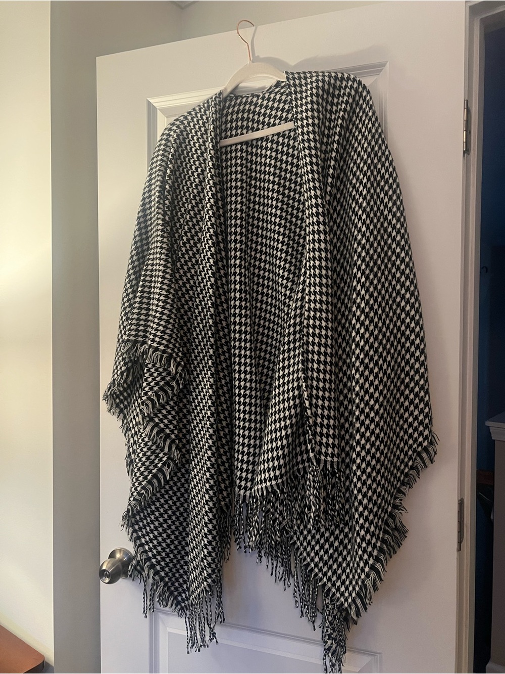Black & White Houndstooth Fringe Wrap